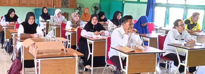 Guru dan Tenaga Kependidikan (GTK) MAN 1 Kapuas Hulu Ikuti Sosialisasi Akreditasi Sekolah Madrasah Tahun 2023