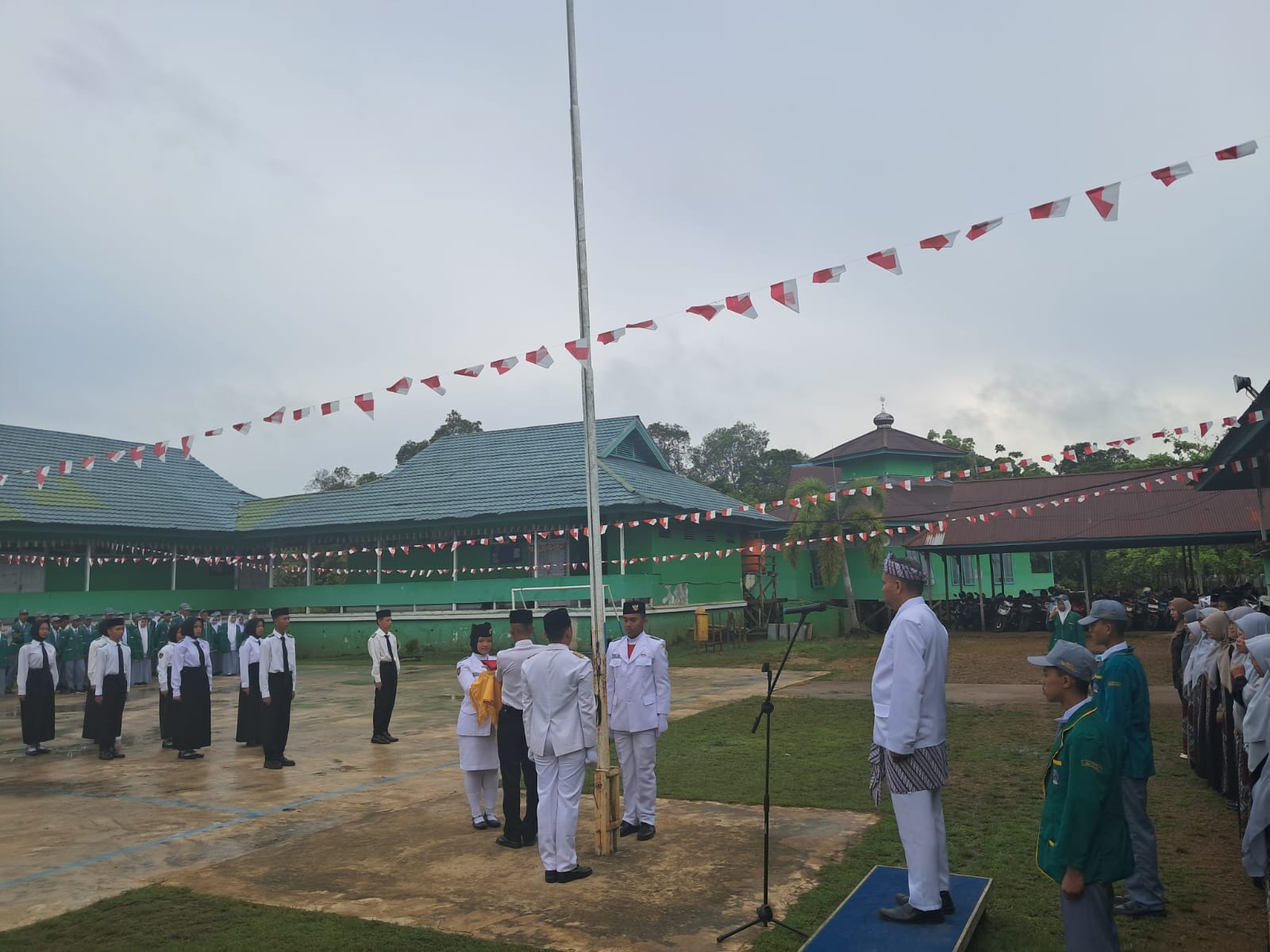 Moment "Khidmat" Peringatan Hari Kemerdekaan Indonesia di MAN 1 Kapuas Hulu