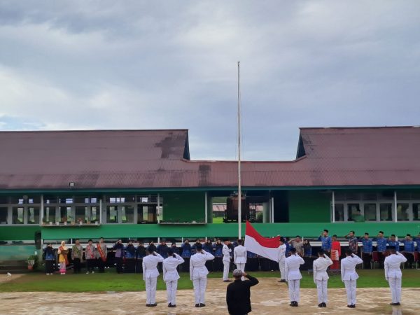 Pelaksanaan Upacara Peringatan Hari Sumpah Pemuda Di MAN 1 Kapuas Hulu Berlangsung dengan Tertib dan Lancar.