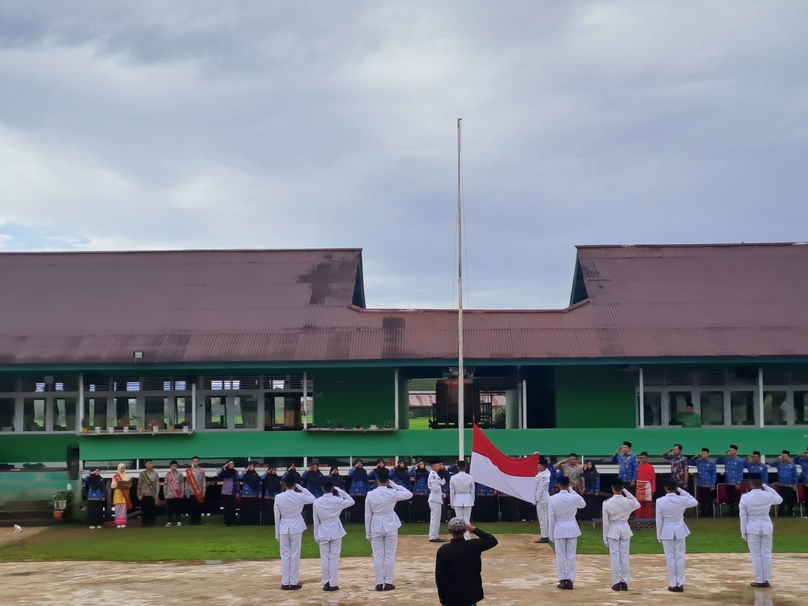 Pelaksanaan Upacara Peringatan Hari Sumpah Pemuda Di MAN 1 Kapuas Hulu Berlangsung dengan Tertib dan Lancar.
