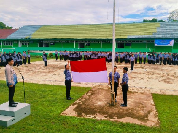 Pelaksanaan Upacara Memperingati Hari Kebangkitan Nasional yang ke-118 Di MAN 1 Kapuas Hulu