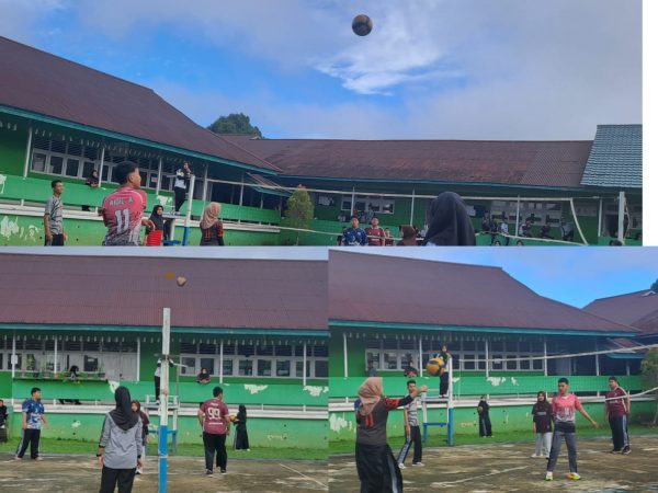 Pertandingan Semifinal Voli Menjadi Penentu Final Pada Ajang Classmeeting MAN 1 Kapuas Hulu